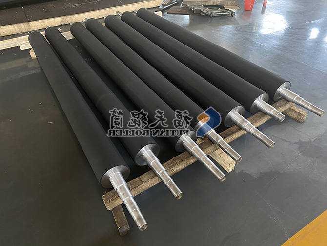 48 EPDM rubber transport rolls, rubber conveyor roller水印.png